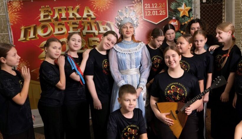 Зимнего волшебника поздравили с днем рождения