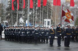 Патриоты прошагали в память о легендарном параде