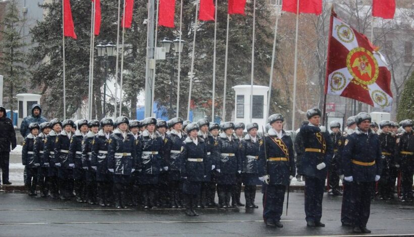 Патриоты прошагали в память о легендарном параде