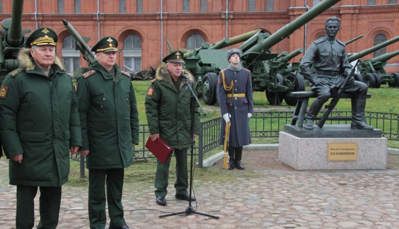 Снимки познакомят с легендарным оружейником