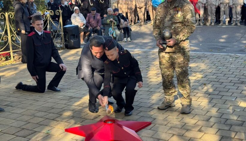 В честь павших воинов зажгли Вечный огонь