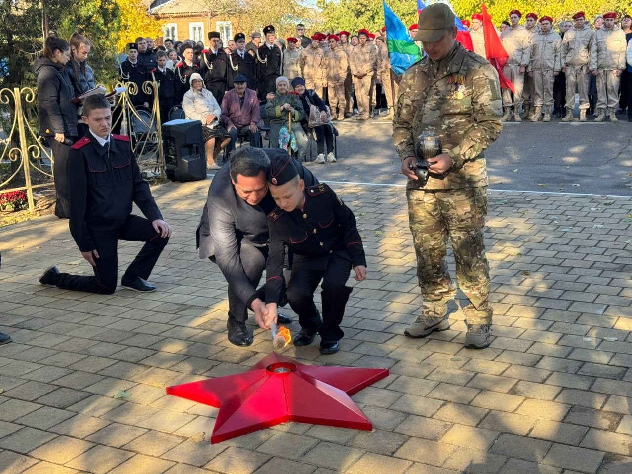 В честь павших воинов зажгли Вечный огонь