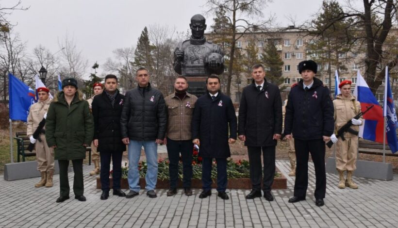 В Приморье защитникам посвятили памятник