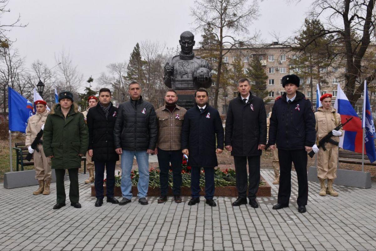 В Приморье защитникам посвятили памятник