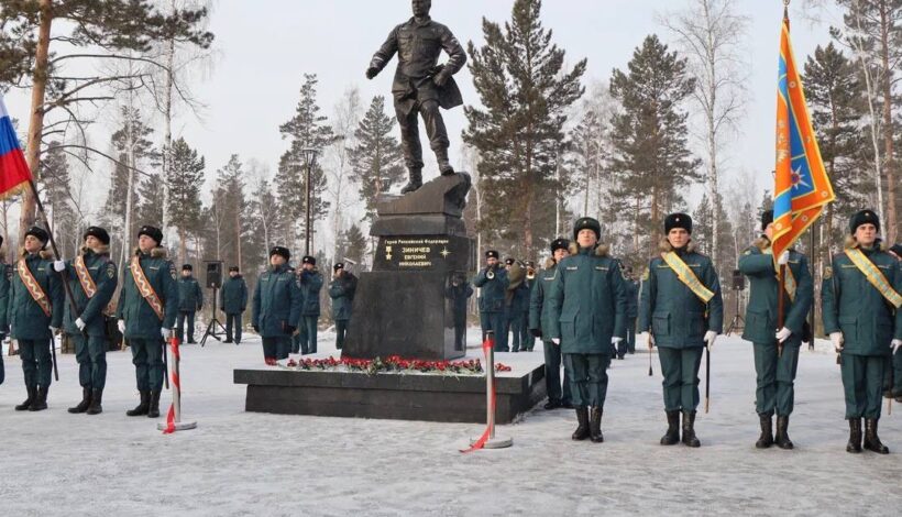 Подвиг спасателя увековечили в Сибири