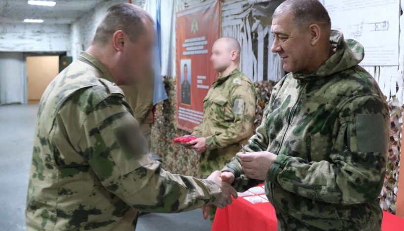 Росгвардейцы получили награды на передовой