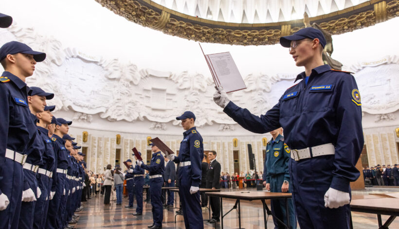 Будущие спасатели поклялись достойно учиться и служить