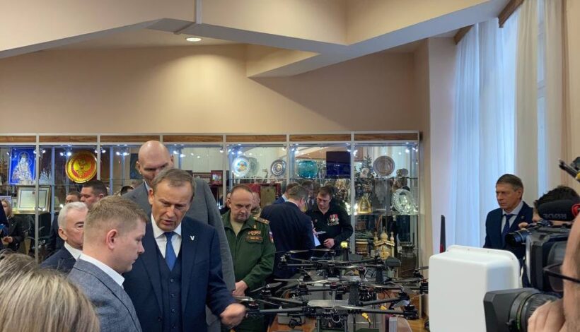 Бойцов и тех, кто им помогает, наградили