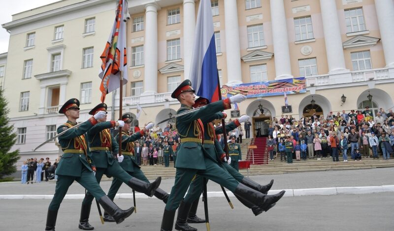 Барельефы посвятили Героям России