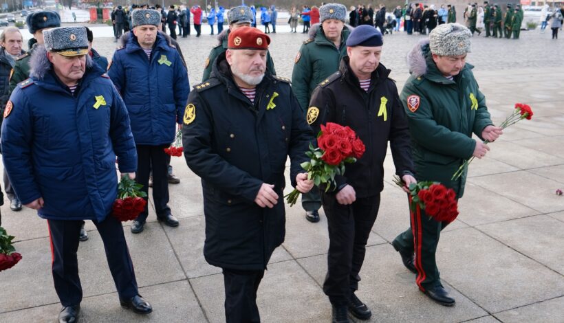 Росгвардейцы почтили память Героев