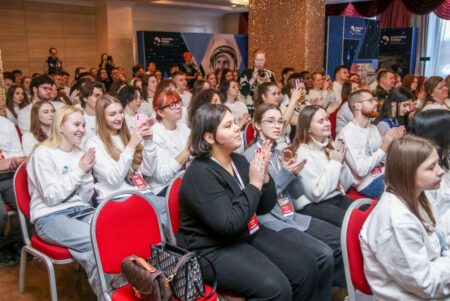 Волонтеры не позволят переписать историю
