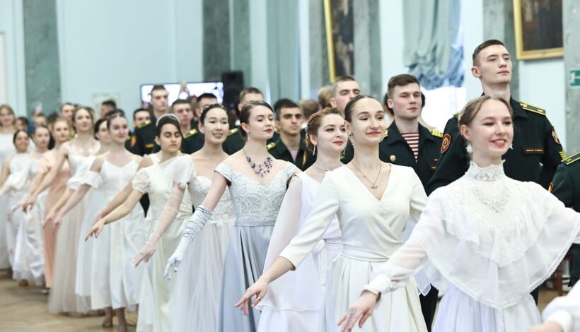 Студенты педвузов съехались на бал