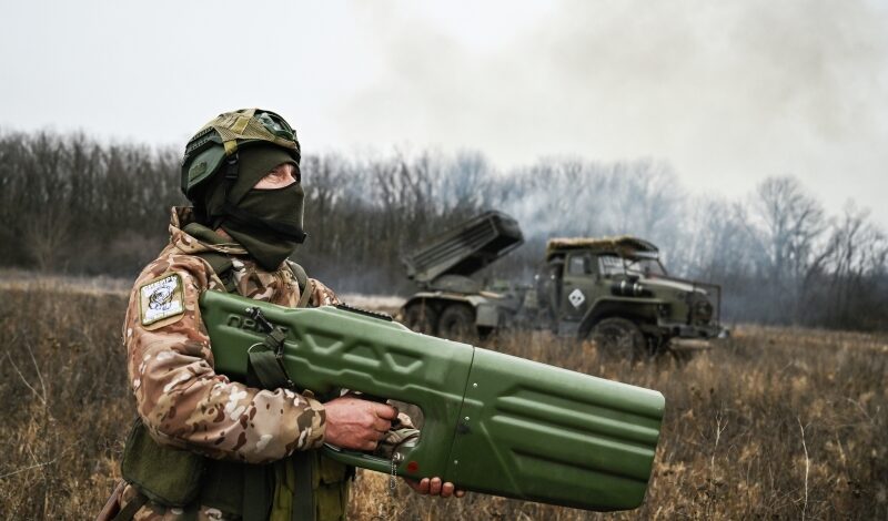 Современных бойцов увековечат в бронзе