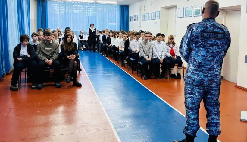 Школьники почтили подвиг ленинградцев