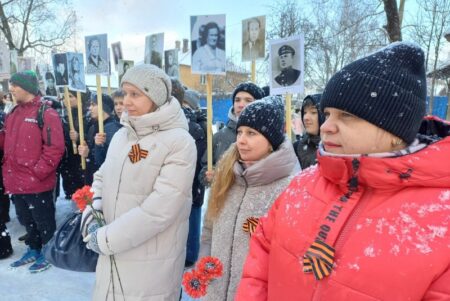 Жители почтили память защитников родного края