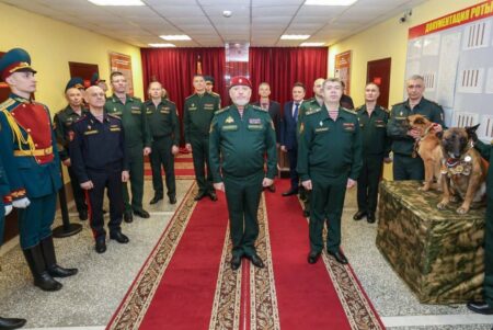 Курсанты-кинологи воспитают щенков