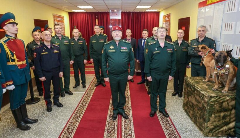 Курсанты-кинологи воспитают щенков