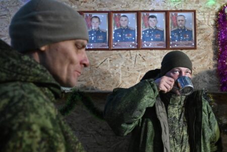 Окопные свечи согреют бойцов