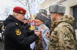 Герою вручили награду