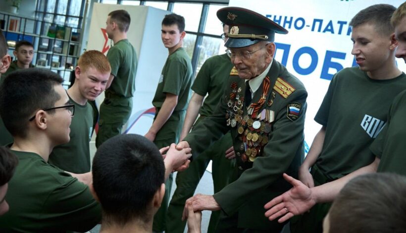 Курсанты прикоснулись к победителю