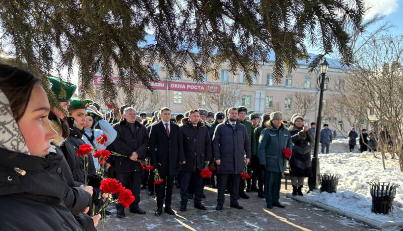Воинов почтили минутой молчания