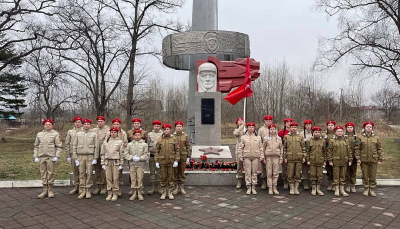 Юнармейцы приводят в порядок памятники