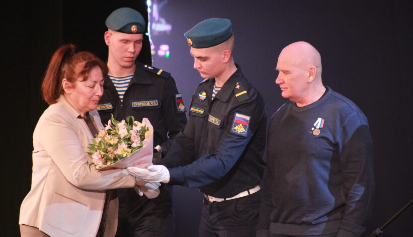 Военнослужащим и их семьям подарили праздник