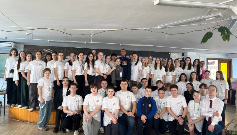 Герой рассказал школьникам о патриотизме