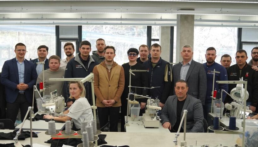 Герои знакомятся с производством