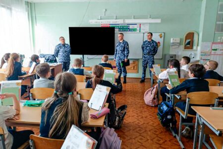 Школьники узнали о работе правоохранителей