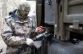 Специалисты поддерживают работоспособность спецтехники