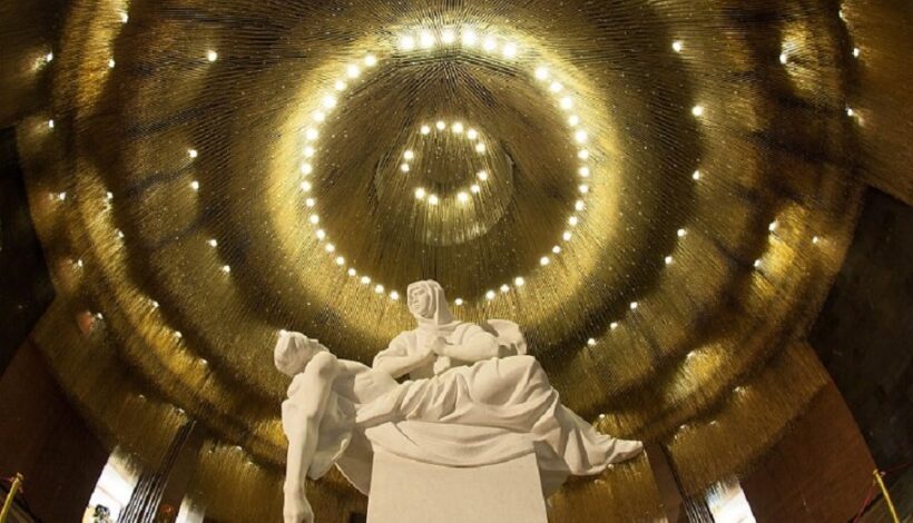 Участники марафона изучают Музей Победы