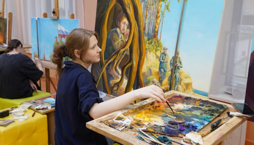 Работы юных художников выставят в Минпросвещения РФ