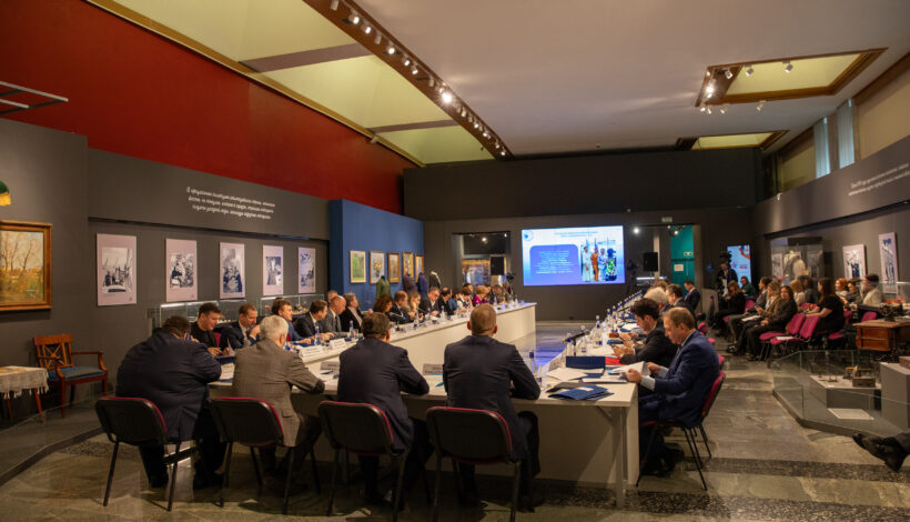 Общественный совет при Россотрудничестве собрался в Музее Победы