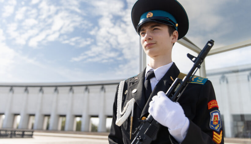 Почетный караул несет юбилейную вахту