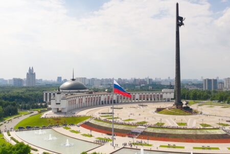 Школьники представили выставку к 9 Мая