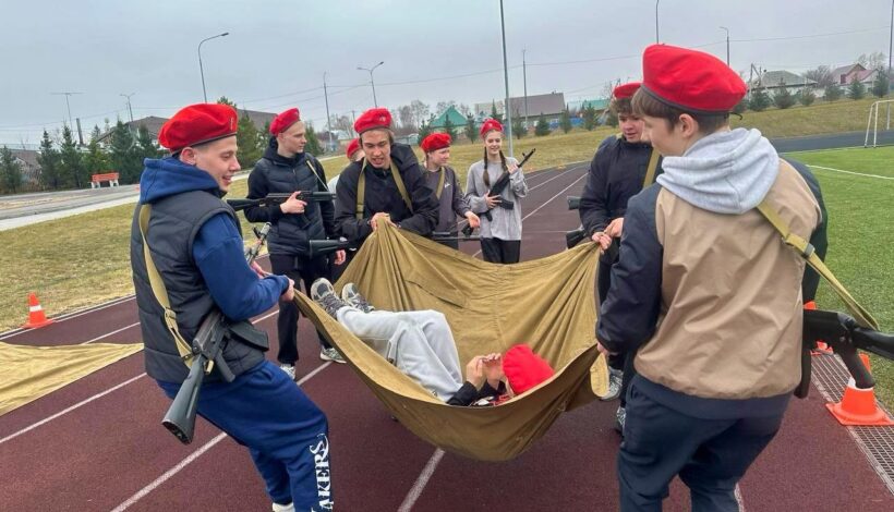 Военно-патриотическая игра объединила школьников