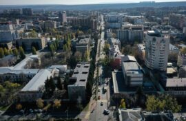 Уличную выставку посвятили Победе