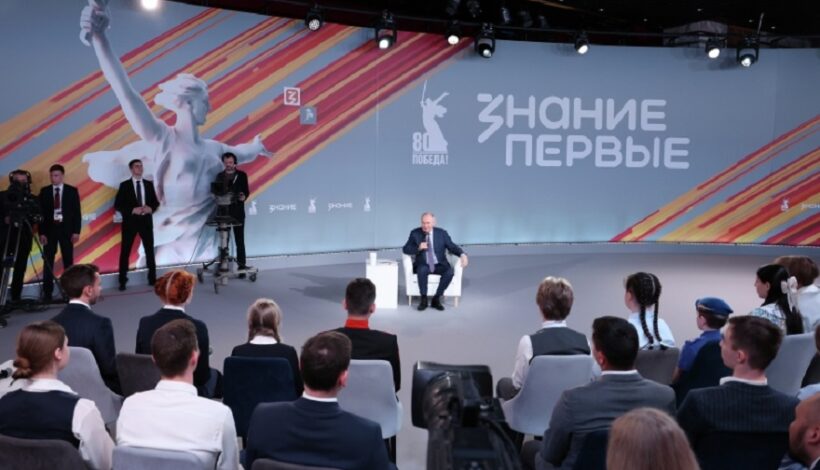 Молодежь рассказала Президенту о героических предках