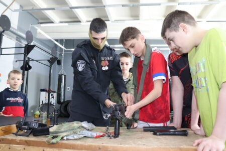 Юным спортсменам преподали урок мужества
