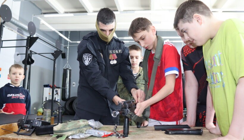 Юным спортсменам преподали урок мужества