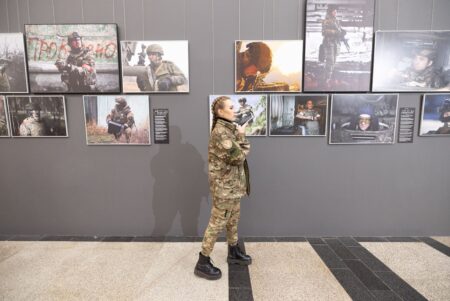 Сотни тысяч посетителей заглянули в глаза героям