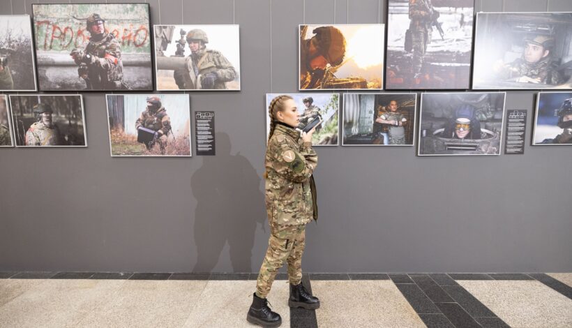 Сотни тысяч посетителей заглянули в глаза героям