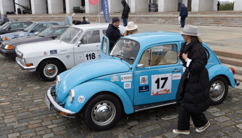 80 ретроавтомобилей поучаствовали в «победном» ралли