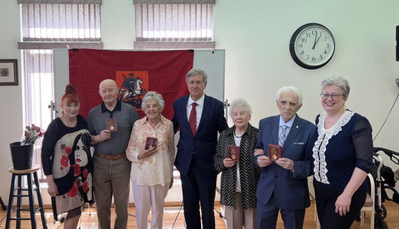 В Канаде ветеранам вручили юбилейные медали