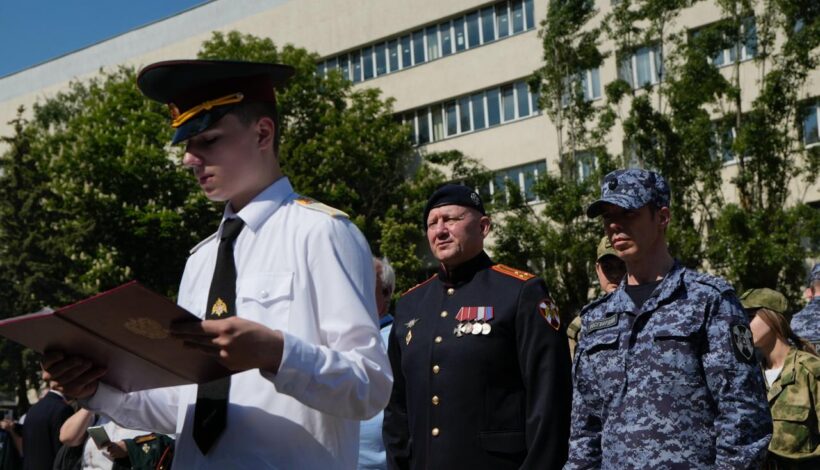 Росгвардейцы поздравили первокурсников