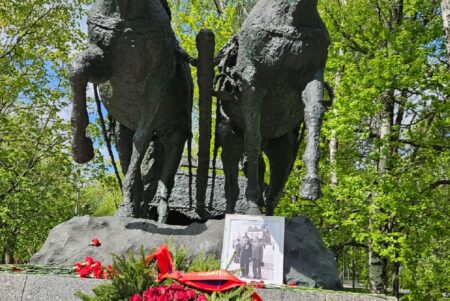 Гостья из Монголии почтила память деда в Музее Победы