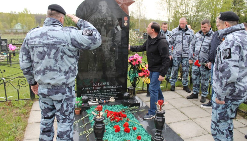 Росгвардейцы почтили память боевых товарищей