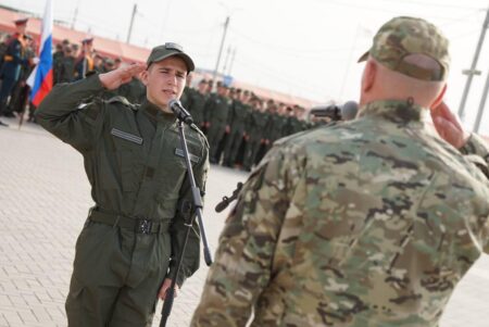 Смена объединила сотни юных героев