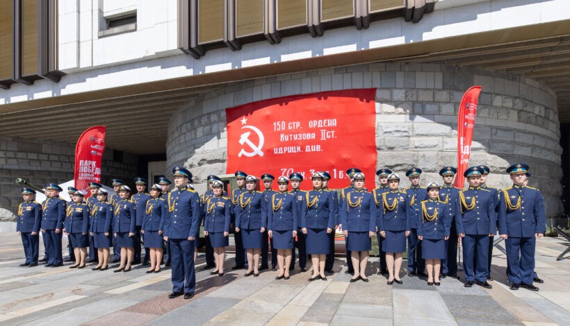 50-летие песни «День Победы» отметили флешмобом